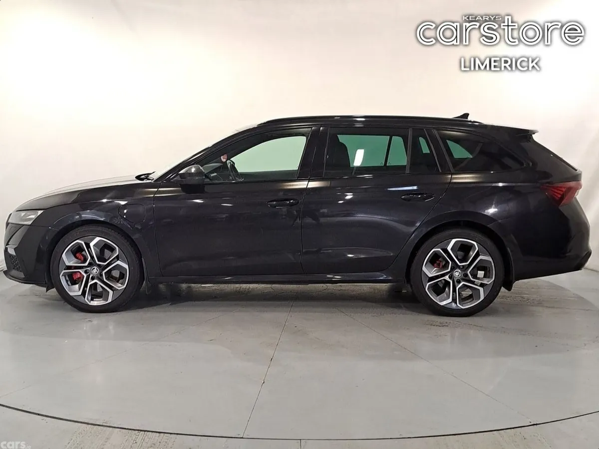 Skoda Octavia Estate, Petrol Plug-in Hybrid, 2022, Black