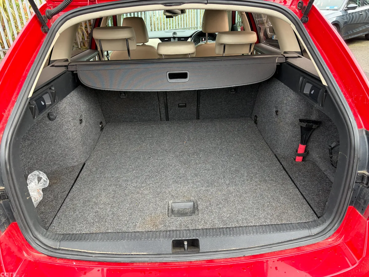 Skoda Octavia Estate, Diesel, 2015, Red