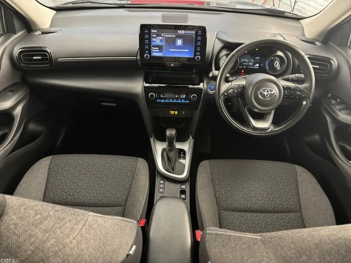Toyota Yaris Cross Hatchback, Petrol Hybrid, 2023, Grey