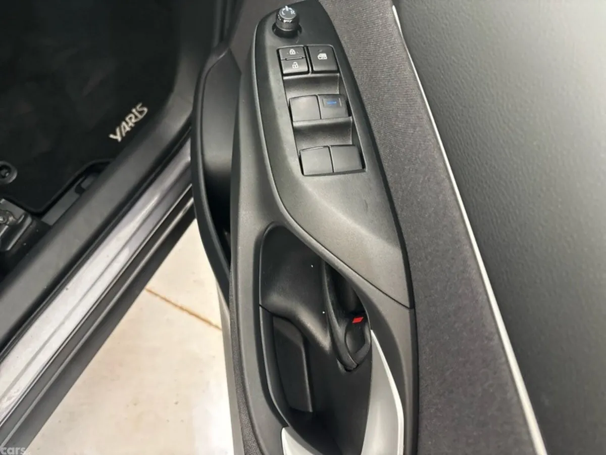 Toyota Yaris Cross Hatchback, Petrol Hybrid, 2023, Grey