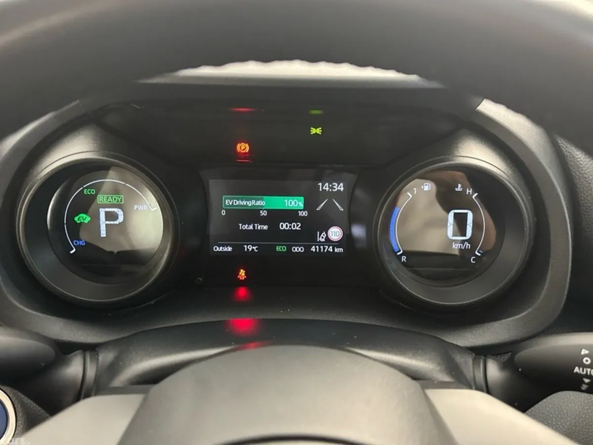 Toyota Yaris Cross Hatchback, Petrol Hybrid, 2023, Grey