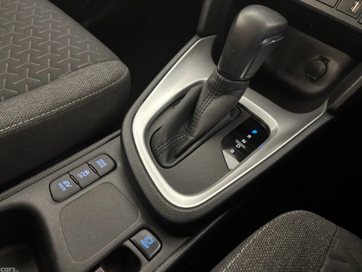 Toyota Yaris Cross Hatchback, Petrol Hybrid, 2023, Grey