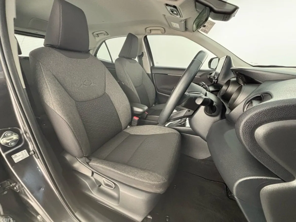 Toyota Yaris Cross Hatchback, Petrol Hybrid, 2023, Grey