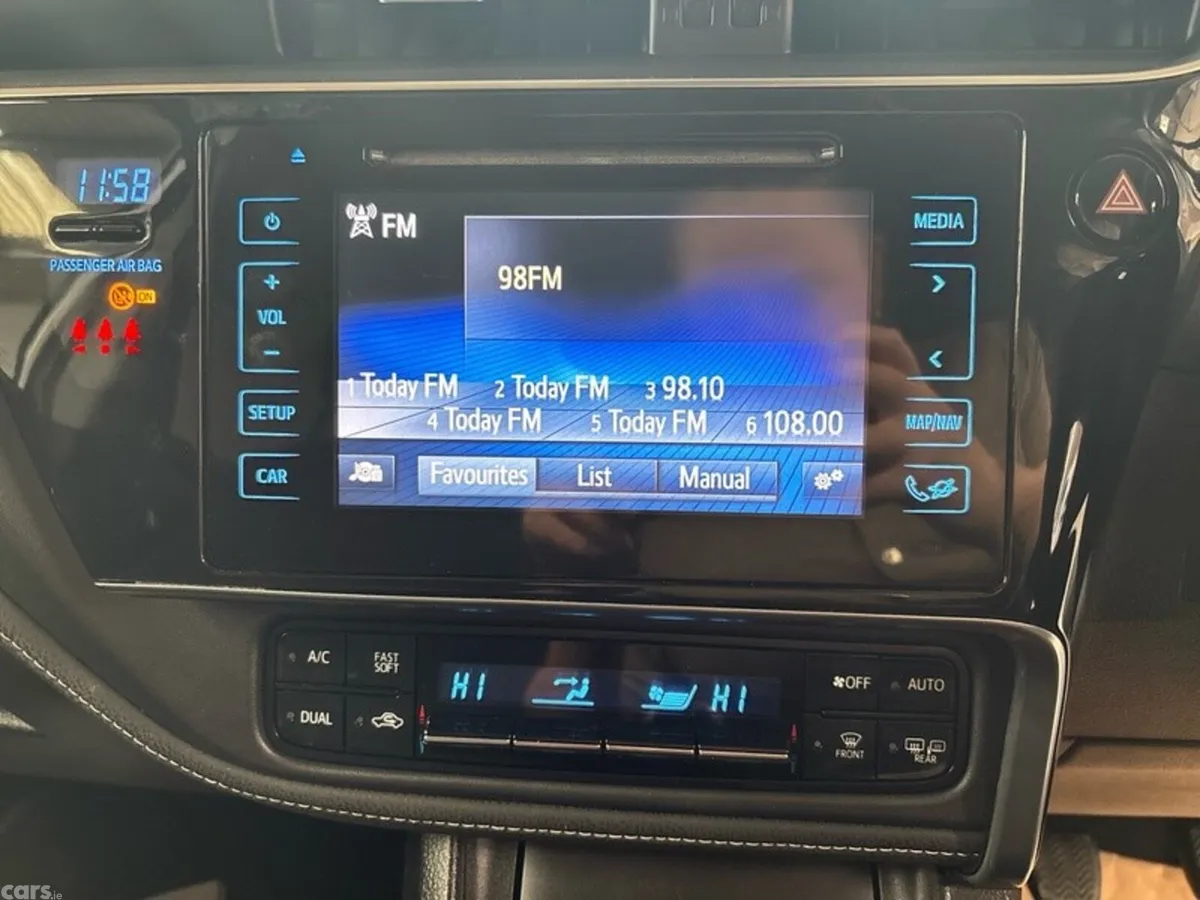 Toyota Corolla Saloon, Diesel, 2018, Silver