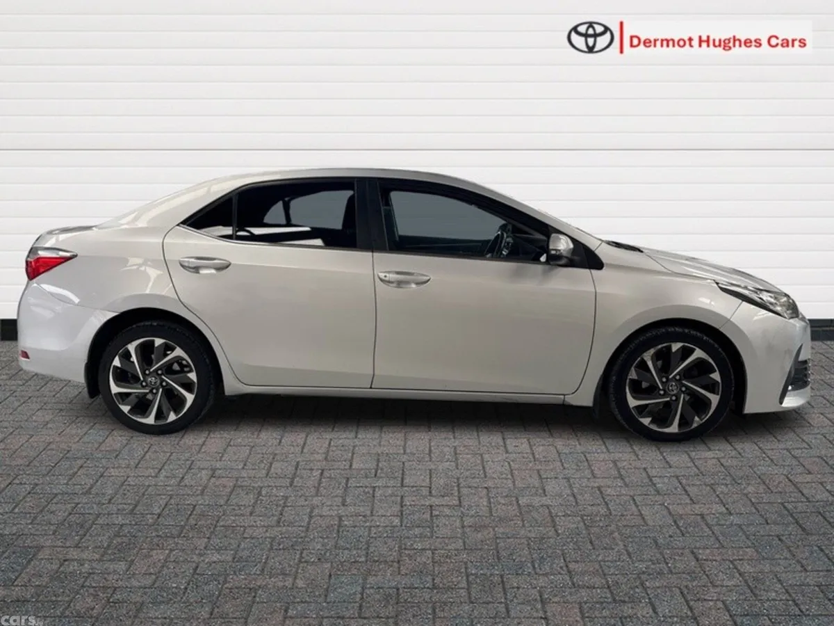 Toyota Corolla Saloon, Diesel, 2018, Silver