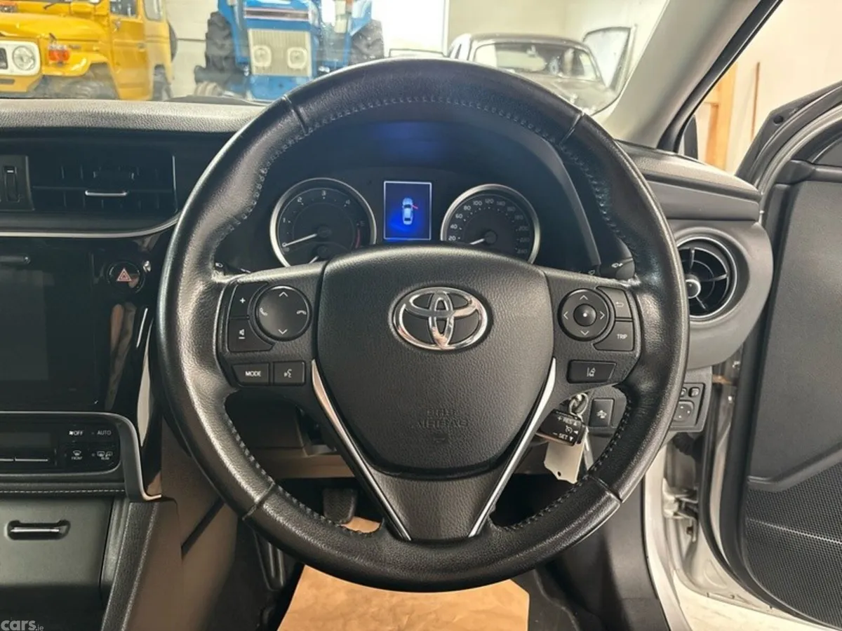Toyota Corolla Saloon, Diesel, 2018, Silver