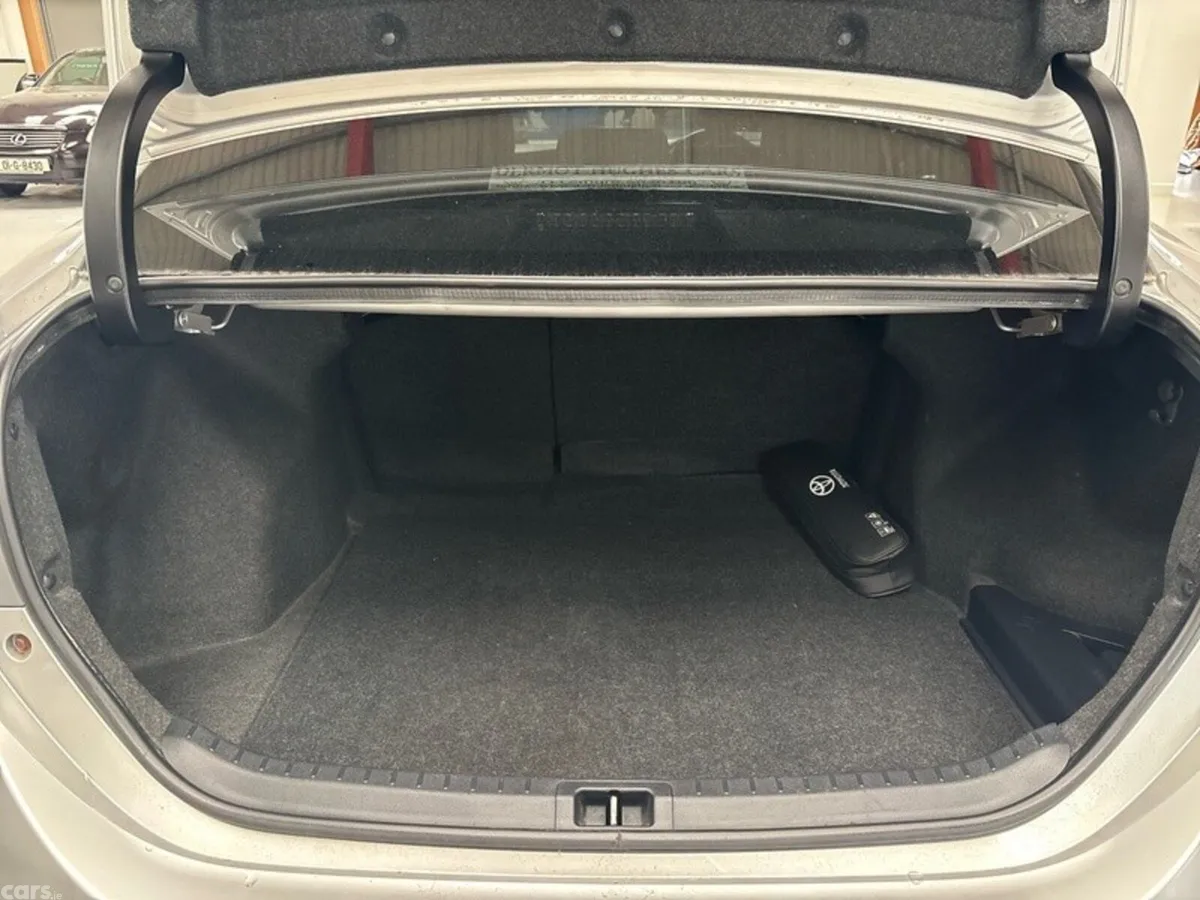 Toyota Corolla Saloon, Diesel, 2018, Silver