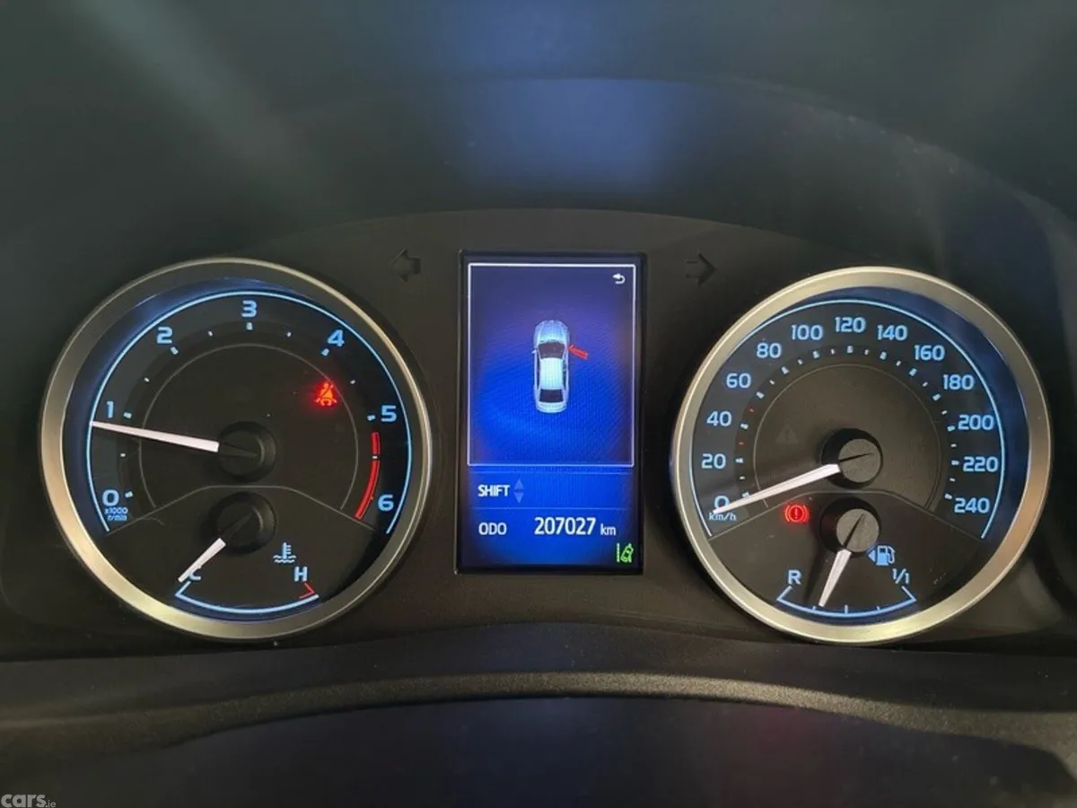 Toyota Corolla Saloon, Diesel, 2018, Silver