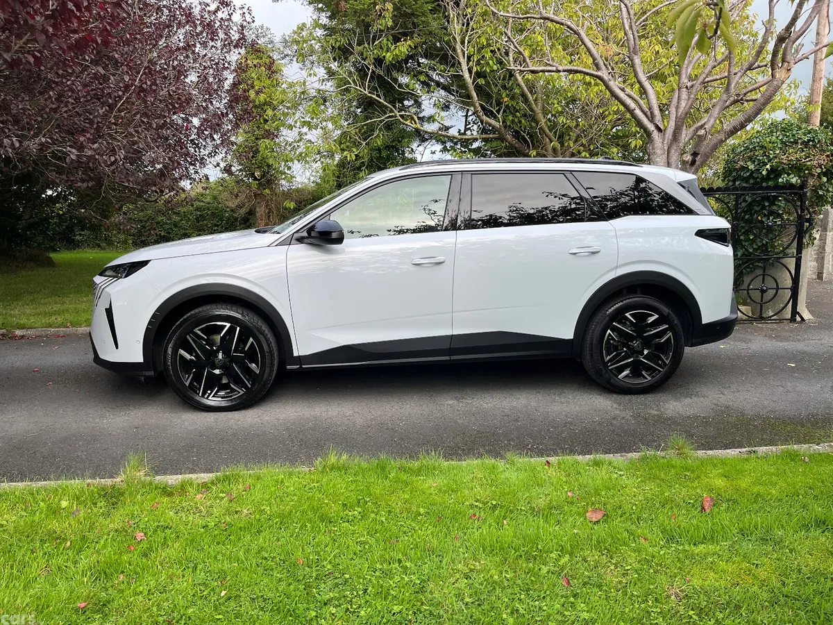 Peugeot 5008 MPV, Petrol, 2025, White