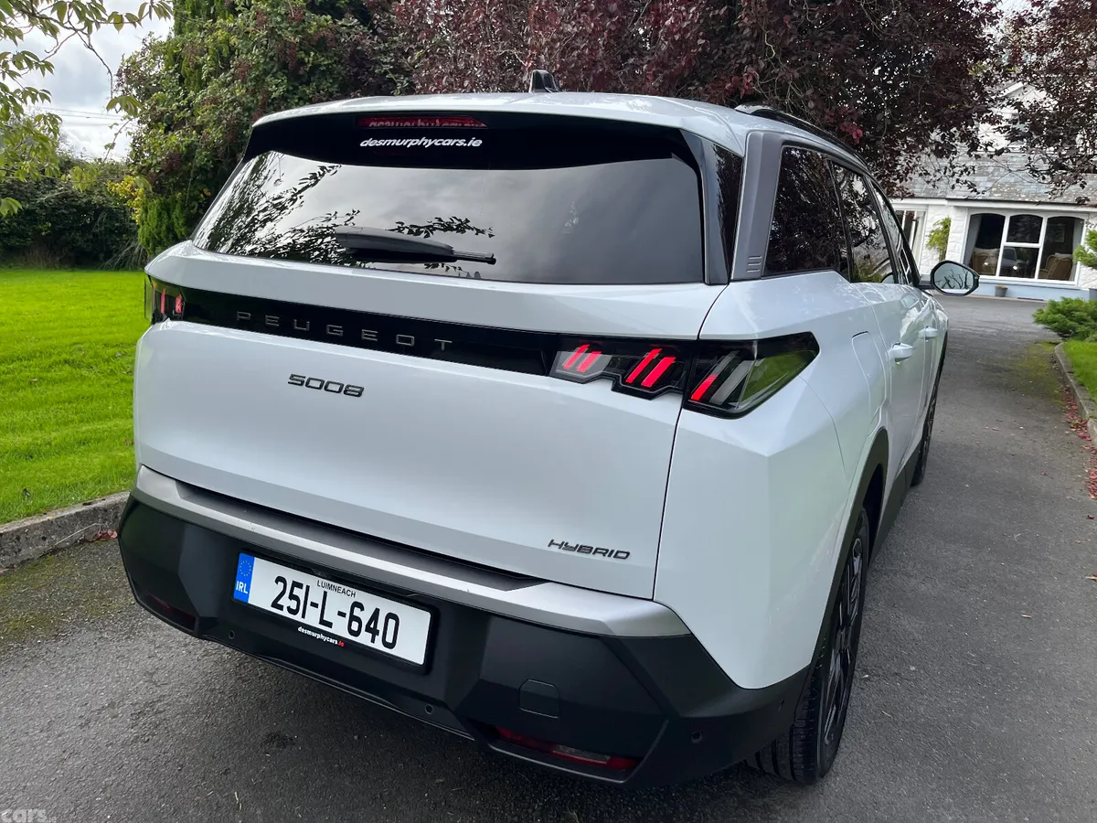 Peugeot 5008 MPV, Petrol, 2025, White