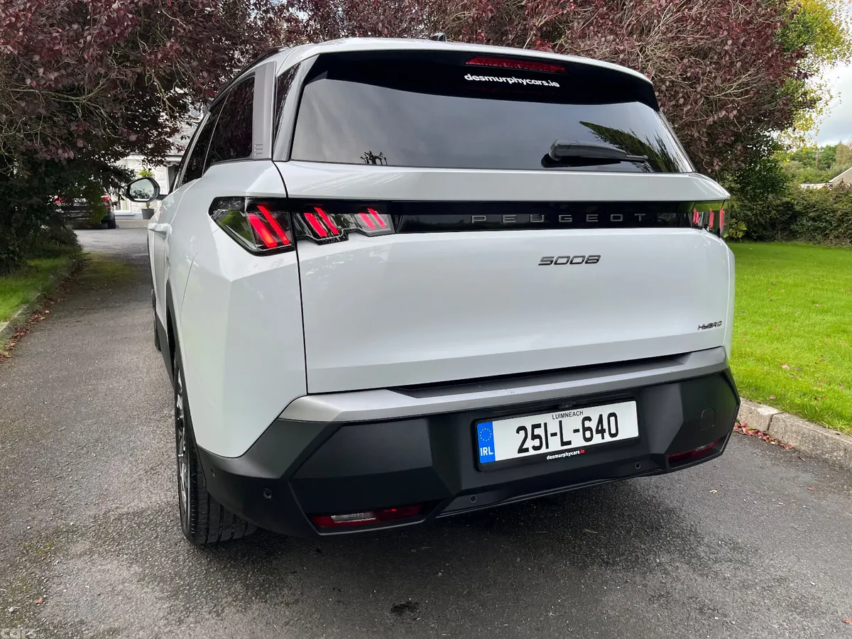 Peugeot 5008 MPV, Petrol, 2025, White