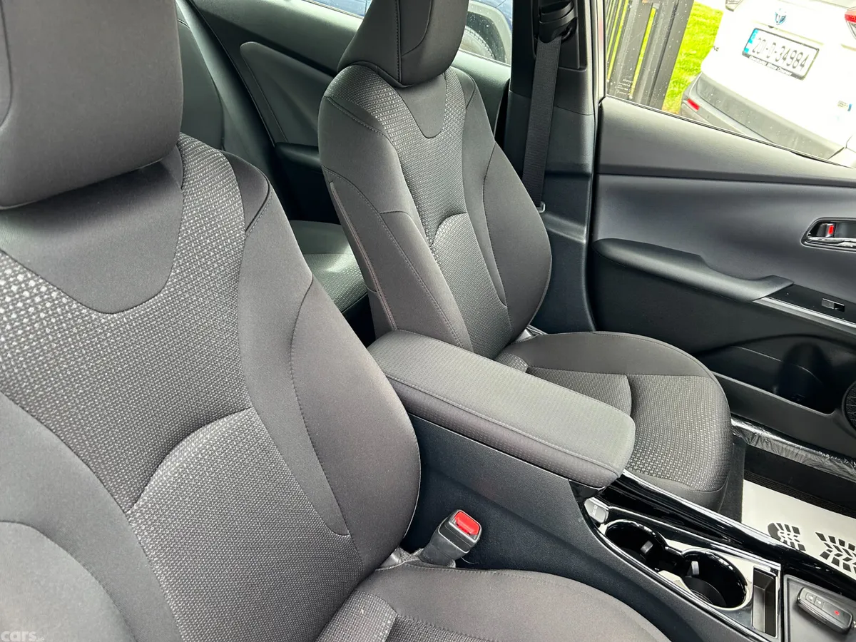 Toyota Prius Hatchback, Petrol Hybrid, 2022, White