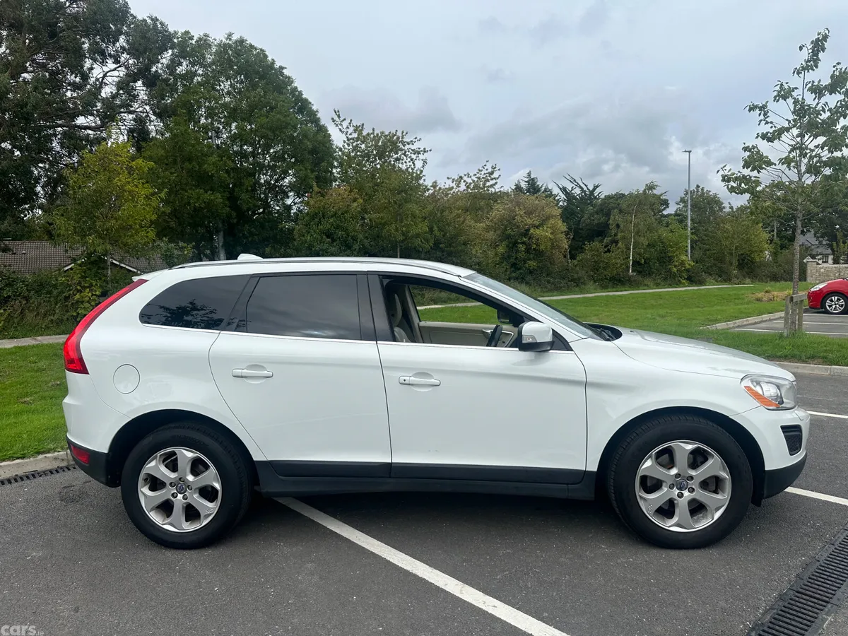 Volvo XC60 SUV, Diesel, 2013, White