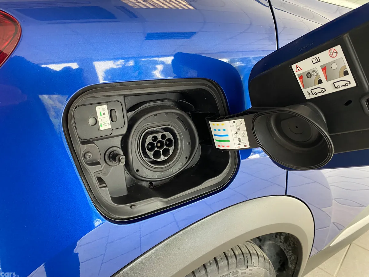 Renault Captur Hatchback, Petrol Plug-in Hybrid, 2021, Blue