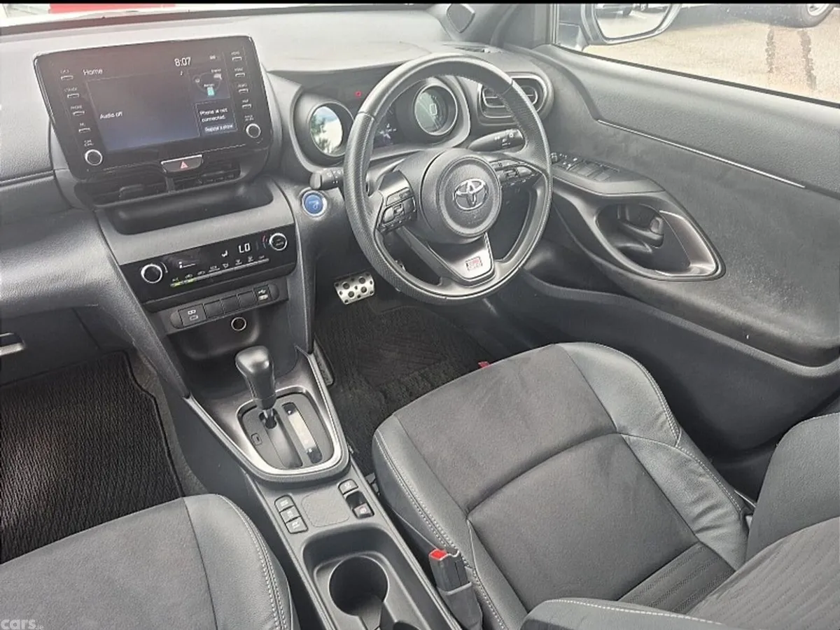 Toyota Yaris Cross SUV, Petrol Hybrid, 2023, White