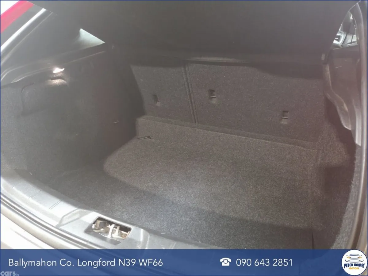 Volvo V40 Hatchback, Diesel, 2017, Grey