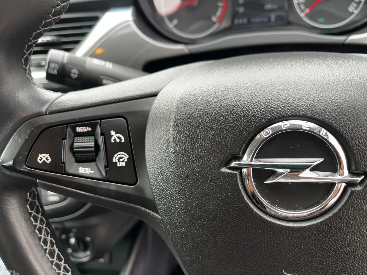 Opel Corsa Hatchback, Petrol, 2015, Green