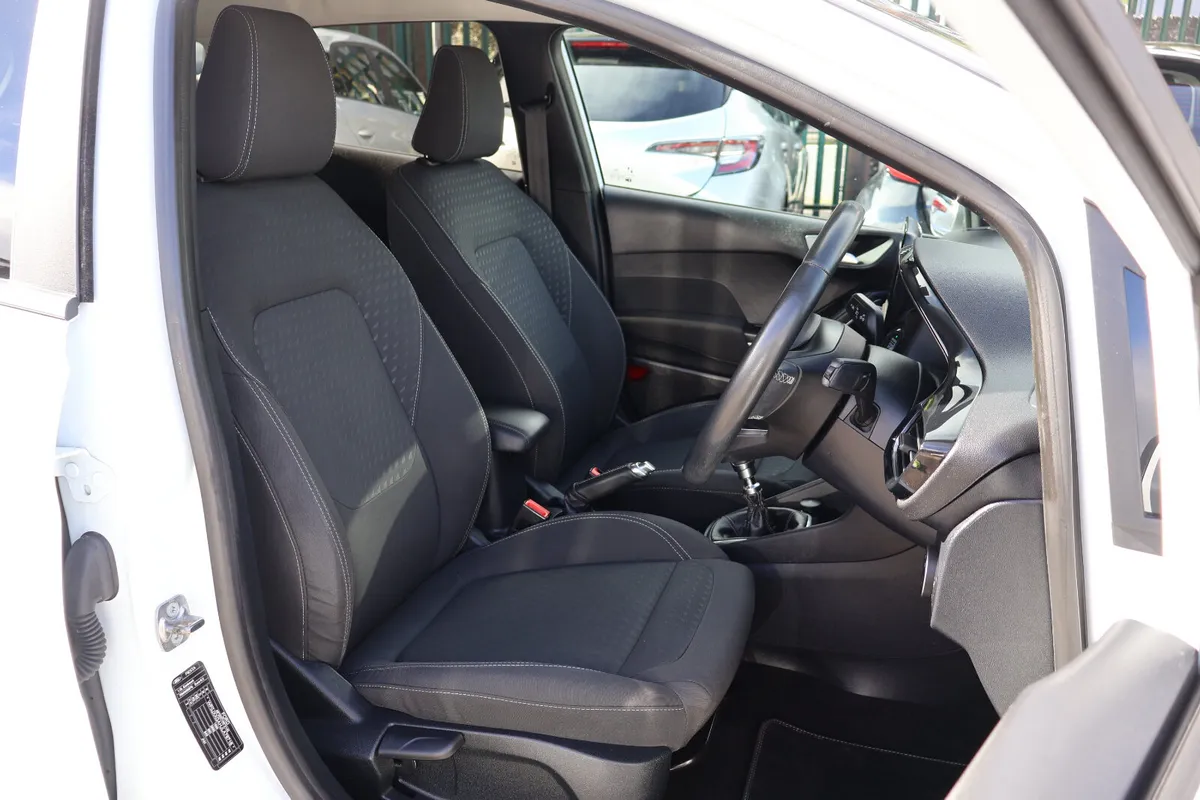 Ford Fiesta Hatchback, Petrol, 2021, White