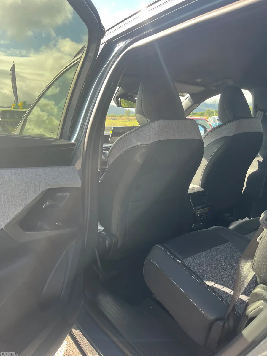 Peugeot 5008 MPV, Petrol, 2025, Blue
