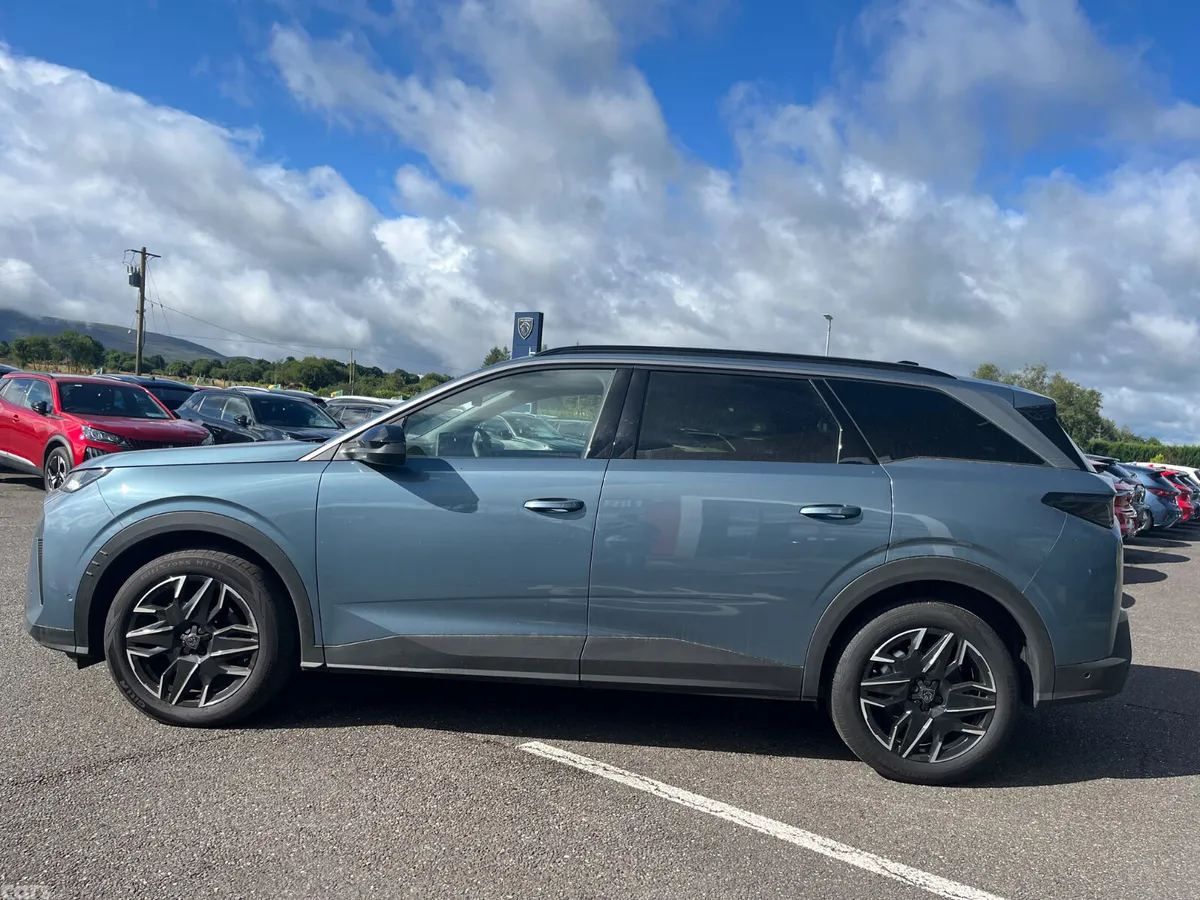 Peugeot 5008 MPV, Petrol, 2025, Blue