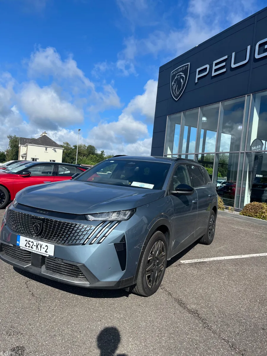 Peugeot 5008 MPV, Petrol, 2025, Blue