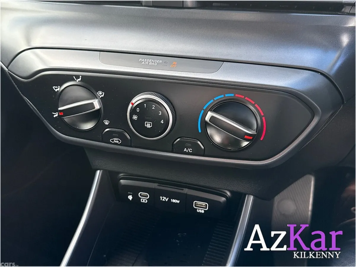 Hyundai i20 Hatchback, Petrol, 2025, White