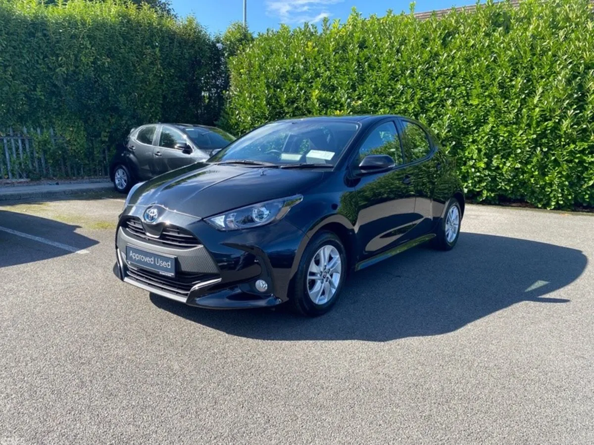 Toyota Yaris Hatchback, Petrol Hybrid, 2024, Black