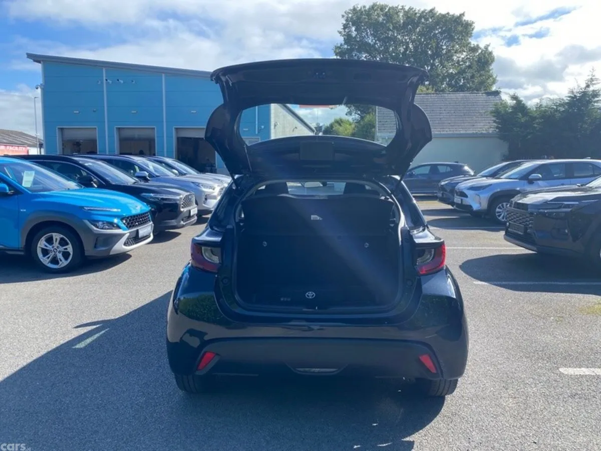 Toyota Yaris Hatchback, Petrol Hybrid, 2024, Black