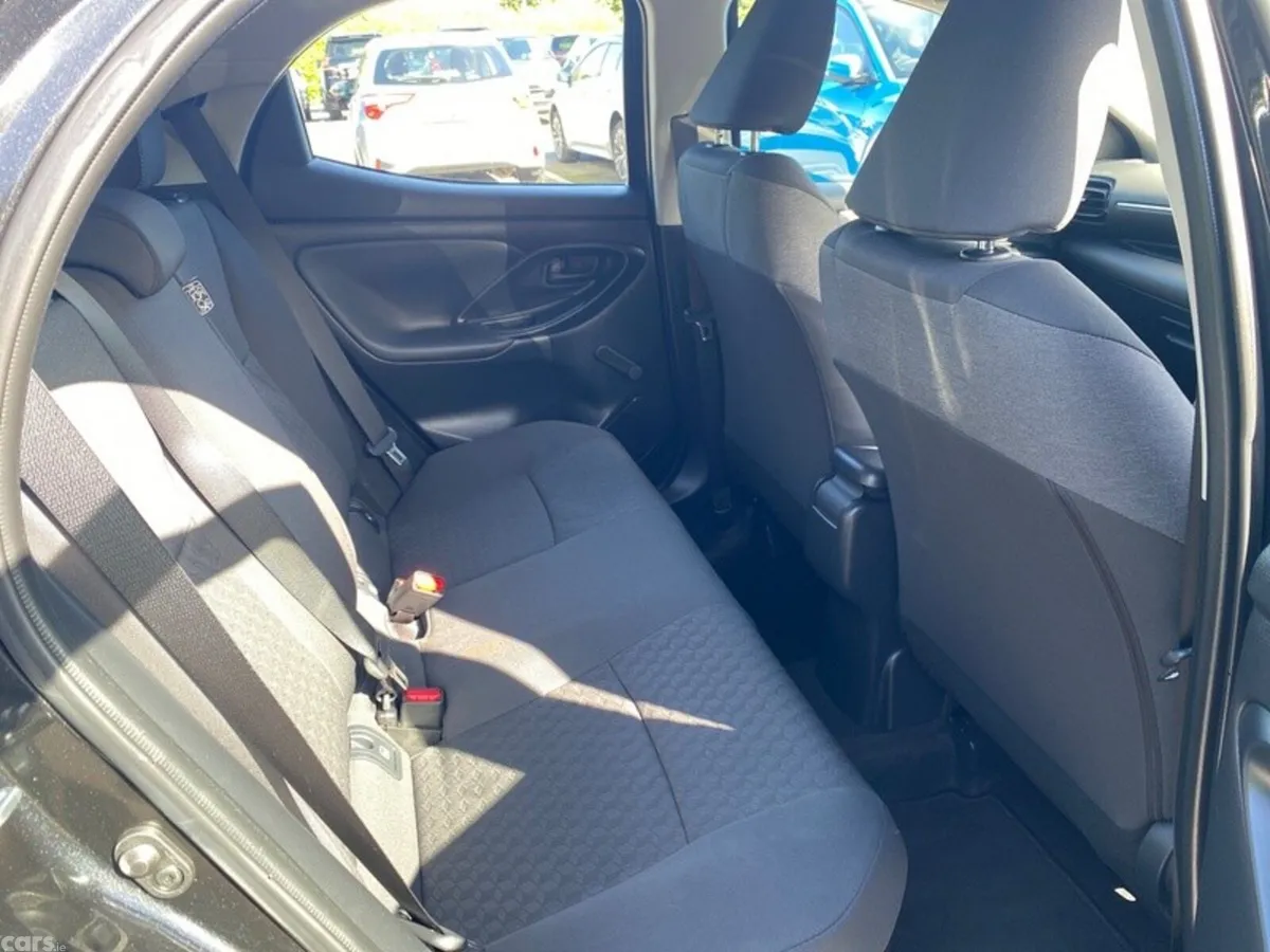 Toyota Yaris Hatchback, Petrol Hybrid, 2024, Black