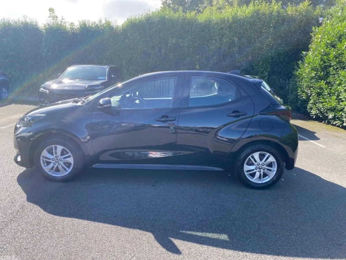 Toyota Yaris Hatchback, Petrol Hybrid, 2024, Black