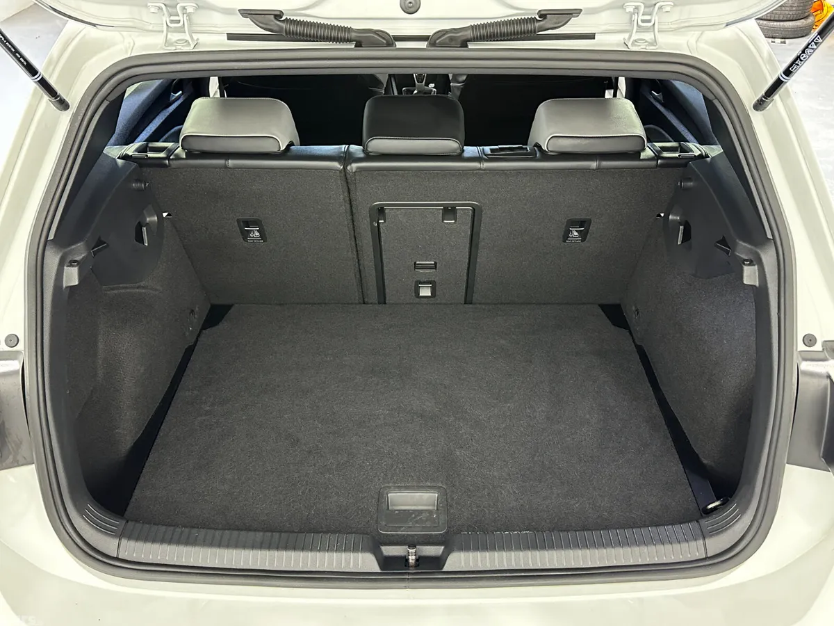 Volkswagen Golf Estate, Diesel, 2024, White