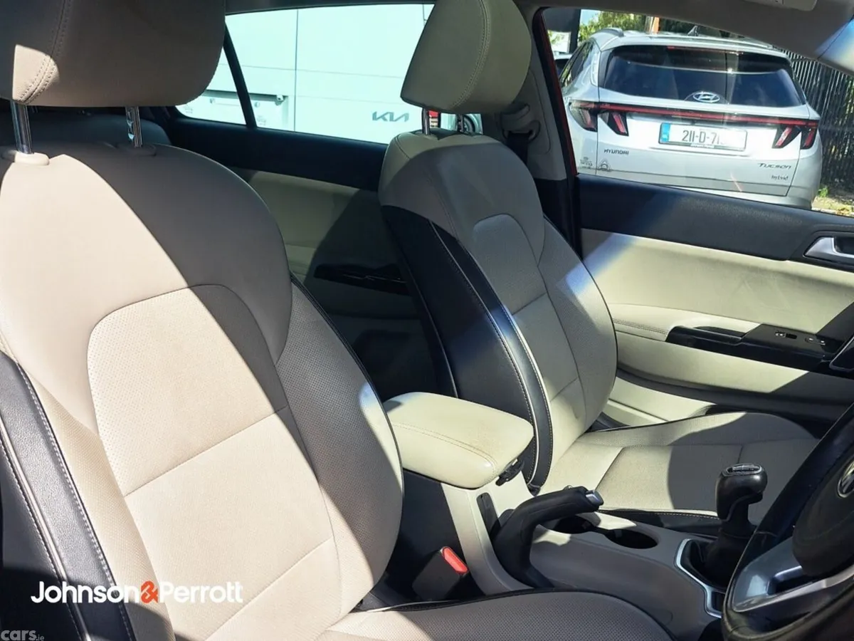 Kia Sportage SUV, Diesel Hybrid, 2021, Red