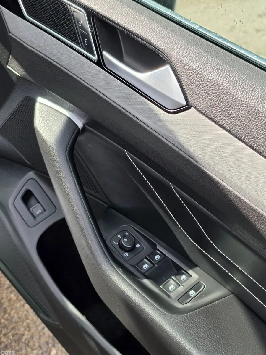 Volkswagen Passat Saloon, Diesel, 2020, Silver