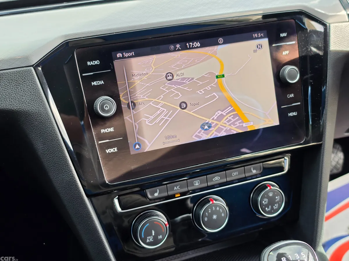 Volkswagen Passat Saloon, Diesel, 2020, Silver