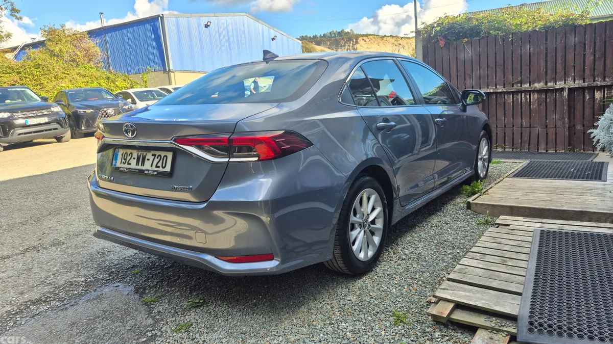 Toyota Corolla Saloon, Petrol Hybrid, 2019, Grey