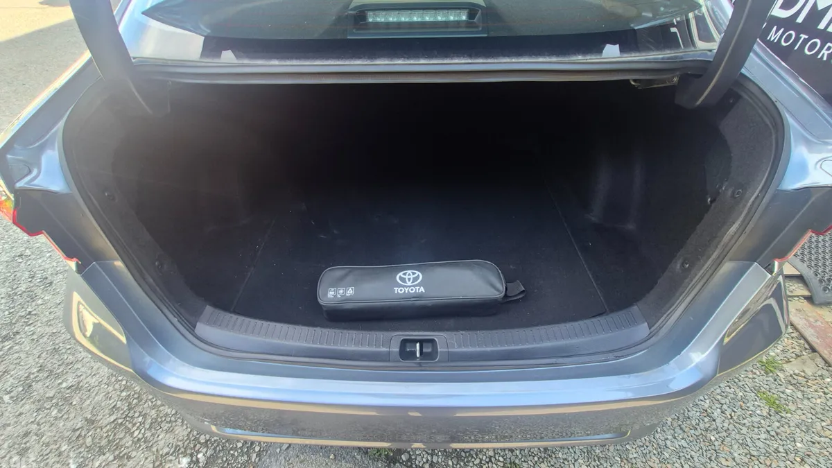 Toyota Corolla Saloon, Petrol Hybrid, 2019, Grey