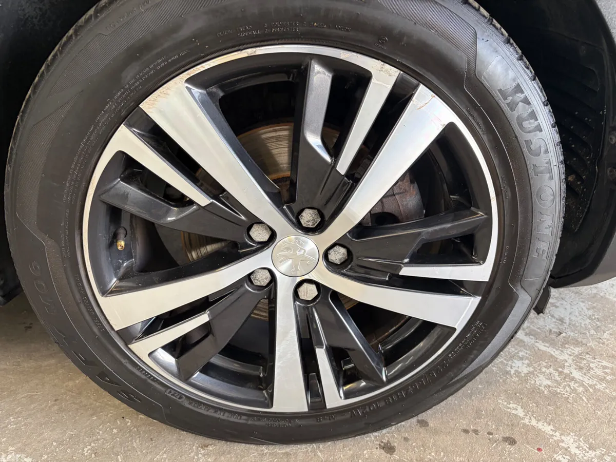 Peugeot 5008 MPV, Diesel, 2019, Black