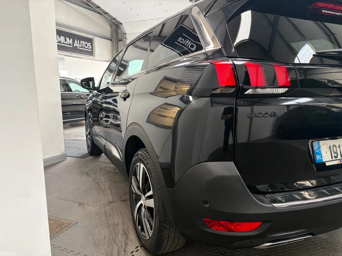 Peugeot 5008 MPV, Diesel, 2019, Black