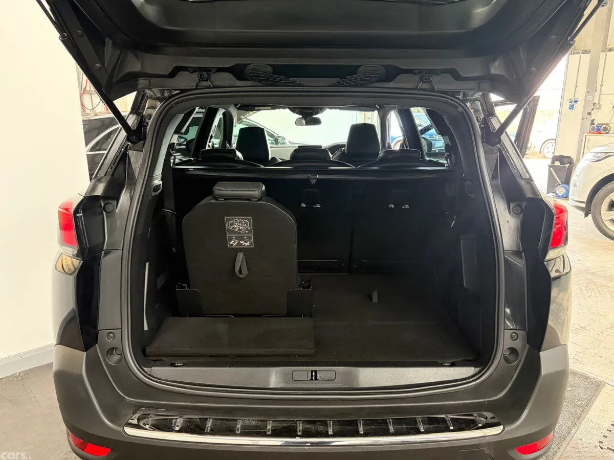 Peugeot 5008 MPV, Diesel, 2019, Black