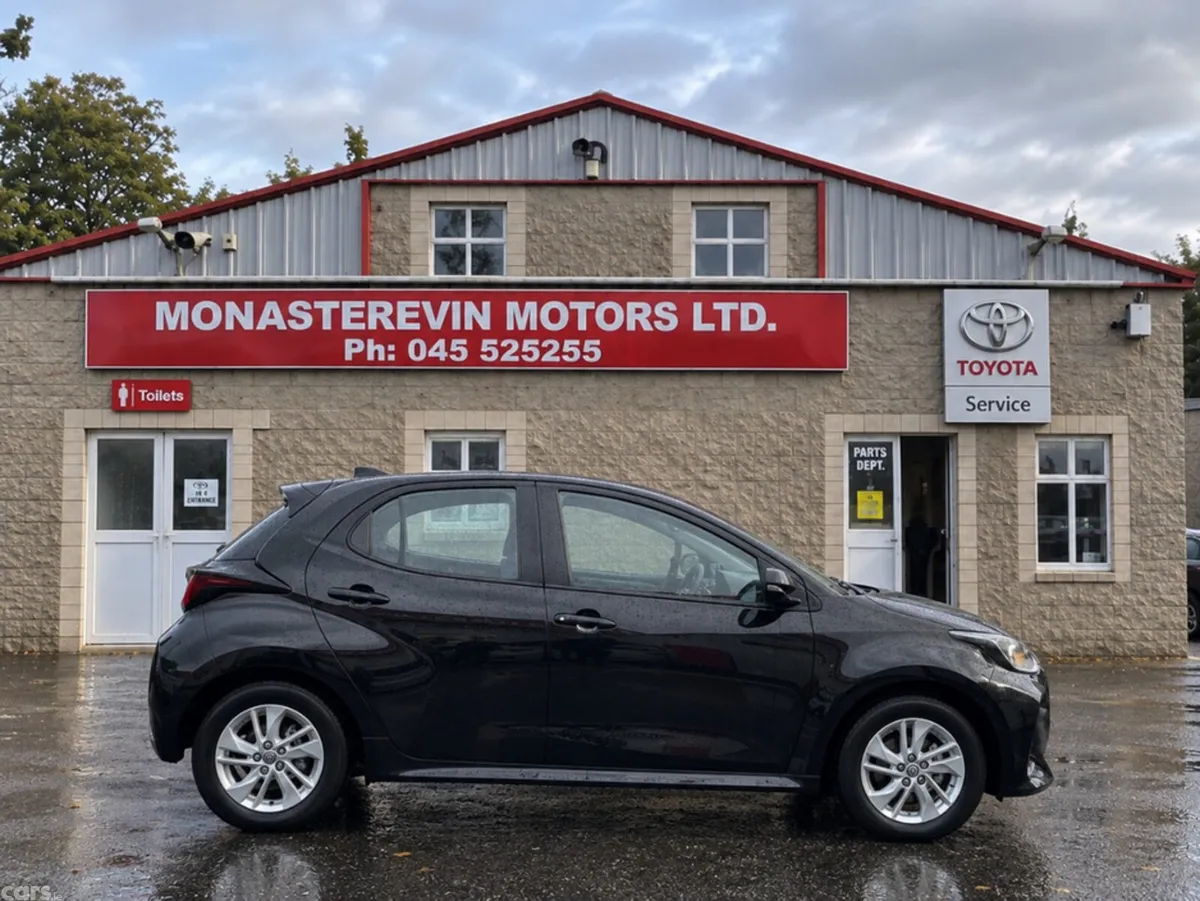 Toyota Yaris Hatchback, Petrol Hybrid, 2023, Black