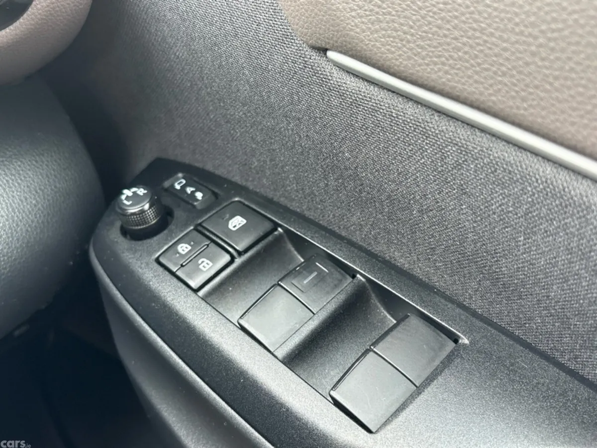 Toyota Yaris Cross Hatchback, Petrol Hybrid, 2023, Red