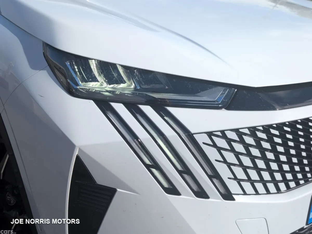 Peugeot 5008 SUV, Petrol Hybrid, 2026, White