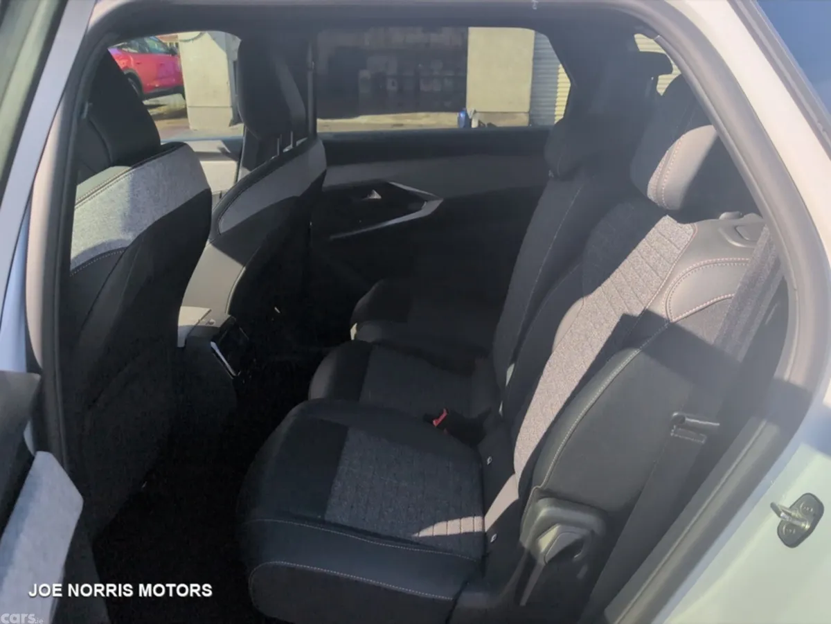 Peugeot 5008 SUV, Petrol Hybrid, 2026, White