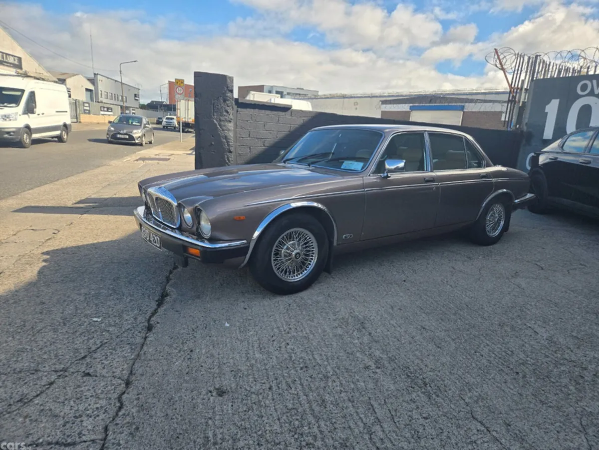 Daimler Other Saloon, Petrol, 1983, Brown