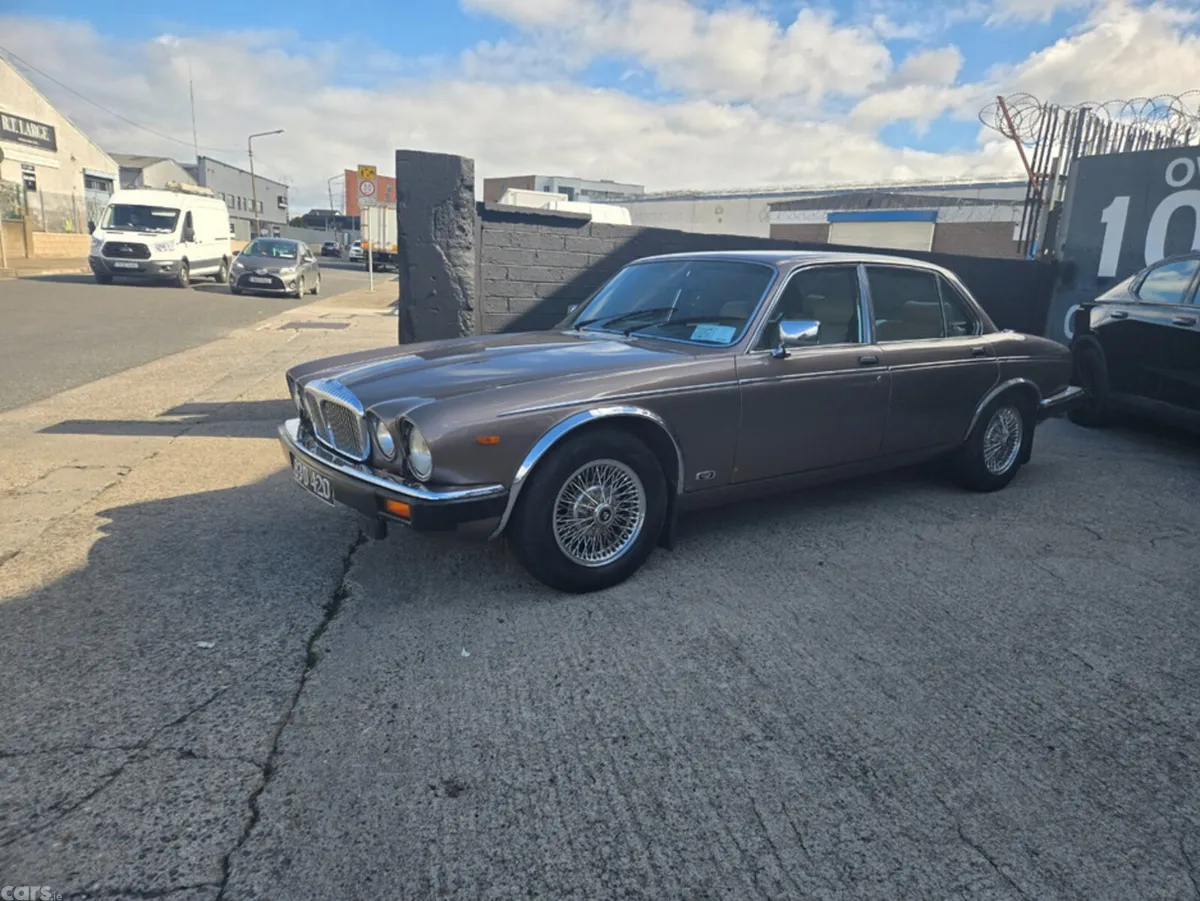 Daimler Other Saloon, Petrol, 1983, Brown