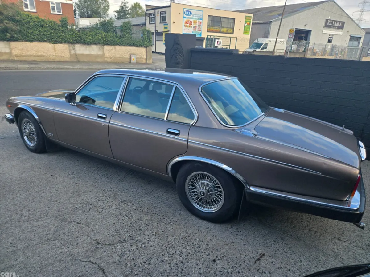Daimler Other Saloon, Petrol, 1983, Brown