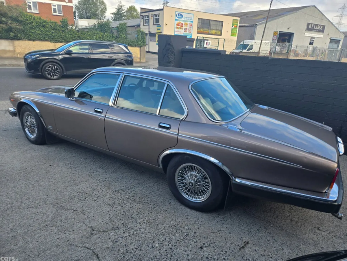 Daimler Other Saloon, Petrol, 1983, Brown