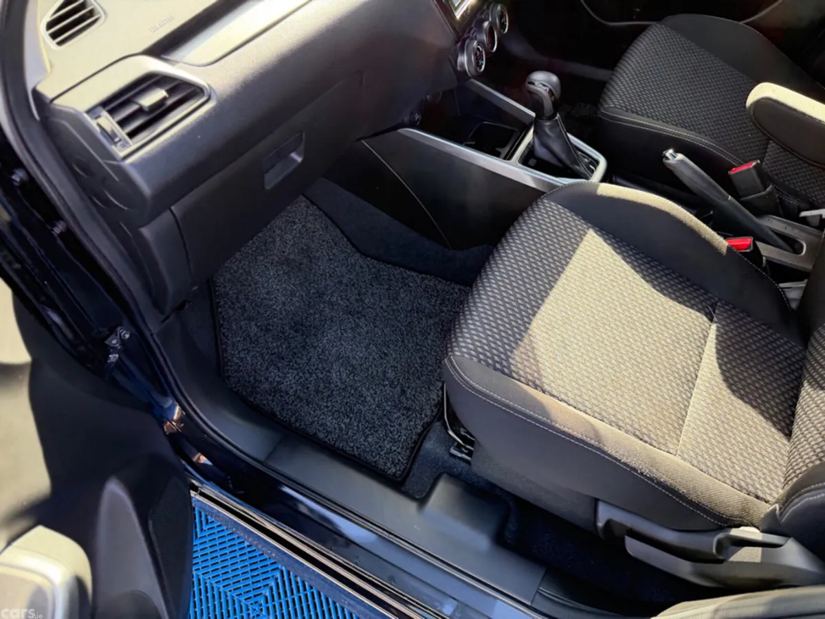 Suzuki Swift Hatchback, Petrol, 2019, Black