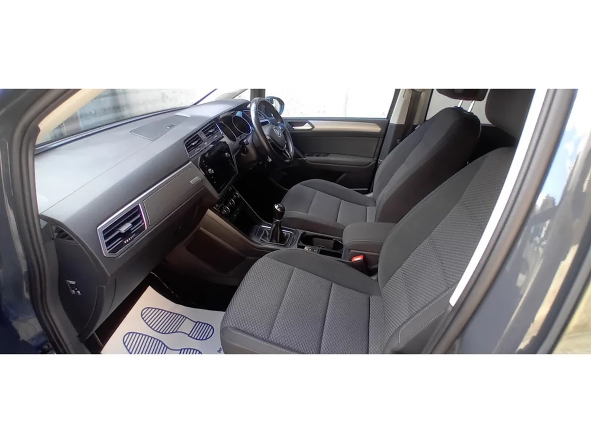 Volkswagen Touran MPV, Diesel, 2019, Grey
