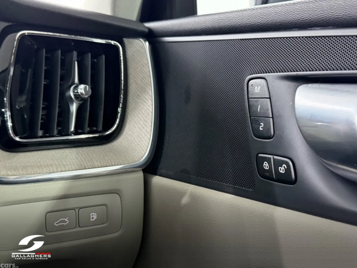 Volvo XC60 SUV, Petrol Plug-in Hybrid, 2023, Black